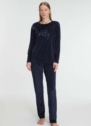 ΠΥΖΑΜΑ ΒΕΛΟΥΔΙΝΗ ΣΕ ΙΣΙΑ ΓΡΑΜΜΗ